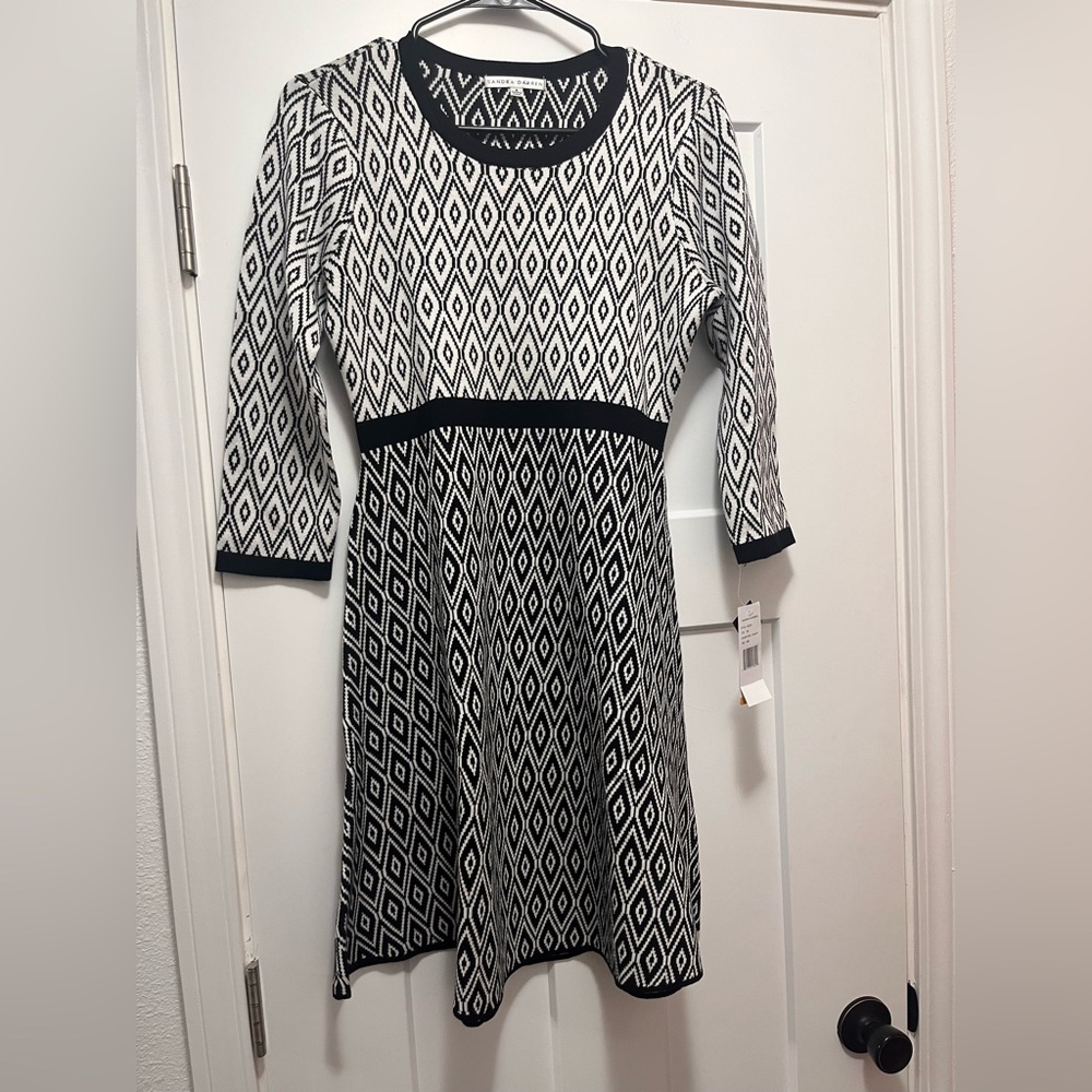 Sandra Darren Black and White Geometric Long Sleeve Dress